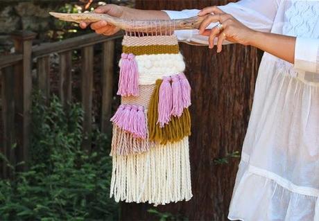 Trend: black fringes and tassels