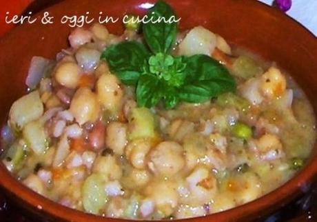 ceci,zuppa,brodo,cuocere,farro,fagioli,verdure