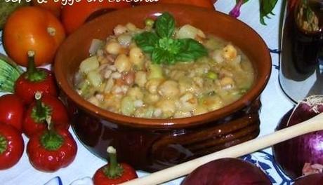 Zuppa rustica di ceci, fagioli e farro