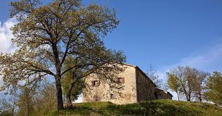 Casale Belvedere, formazione e relax in un’antica cascina nella campagna umbro-marchigiana