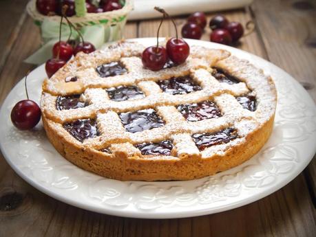 Crostata senza uova e senza burro con marmellata di ciliegie