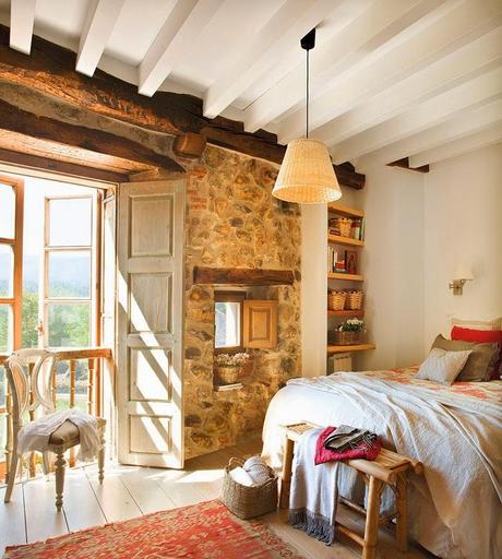 La splendida ristrutturazione di un antico casale in Spagna