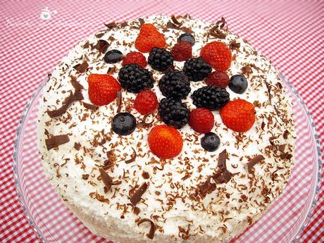 Torta doppio Cioccolato con Panna e Frutti di bosco