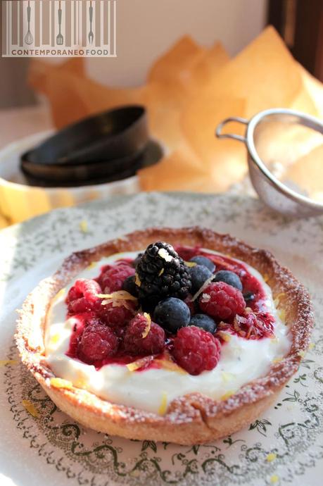 crostata yogurt mascarpone frutti di bosco ricetta contemporaneo food Crostatine alla crema di yogurt e mascarpone con frutti di bosco