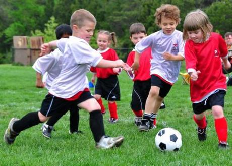 sport-bambini-calcio-mamme-a-spillo