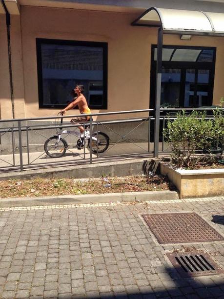 Foto incredibili da Roma Tre. L'università dove i Rom spadroneggiano impossessandosi di servizi igienici e spazi comuni