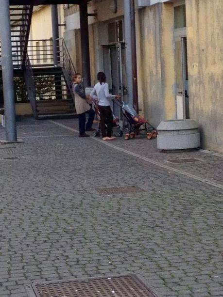 Foto incredibili da Roma Tre. L'università dove i Rom spadroneggiano impossessandosi di servizi igienici e spazi comuni