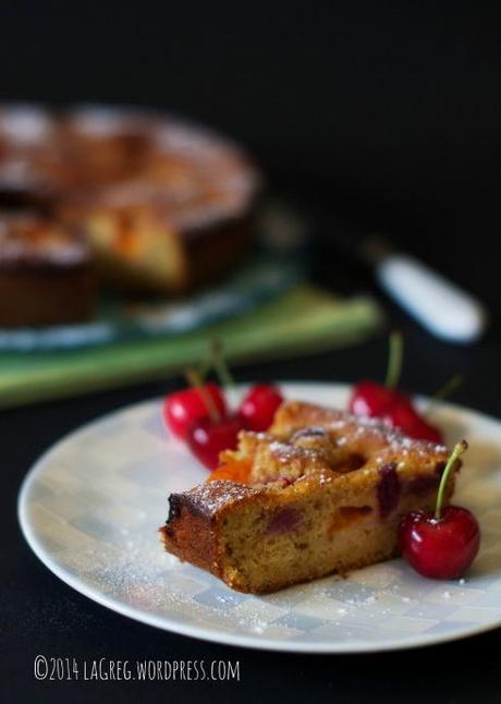 ciambella alla ricotta di bufala con ciliegie e albicocche al timo 1