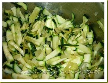 Strascinati con sugo rosso di zucchine e cipolla (3)