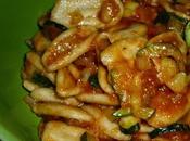 Strascinate vegan sugo rosso zucchine, cipolla peperoncino fresco piccante