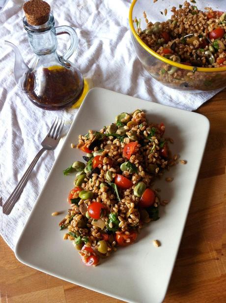 INSALATA DI FARRO E FAVE