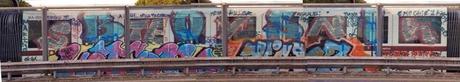 Ormai la guerra tra le gang di vandali graffitari scarabocchiatori utilizza i nuovi treni della metro, pagati da voi, come bacheche