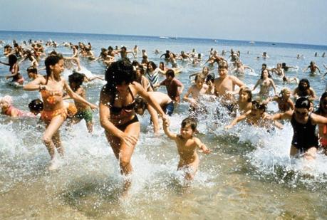 4-11-12_film_jaws_crowd