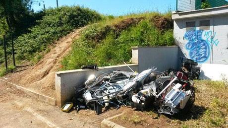 Rubare immondizie dai cassonetti, metterle nei passeggini, travasarle nei furgoni, portarle nelle aree verdi della città, costruire accampamenti abusivi. Succede alla Montagnola, succede dovunque in città