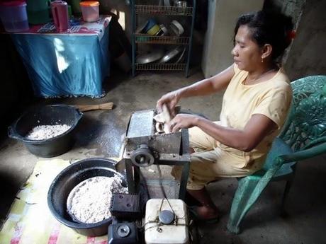 L'olio di cocco lavorato in Indonesia