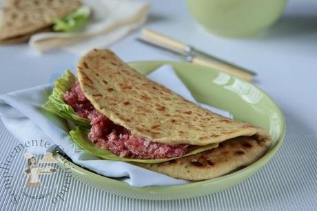 piadina romagnola con salsiccia per la sfida n 40 del MTC - Semplicemente Cucinando