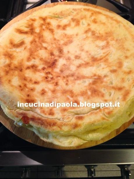 Focaccia ripiena cotta in padella