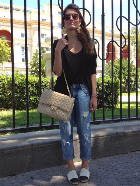 Boyfriend jeans and black blazer