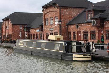 THE BOOK BARGE