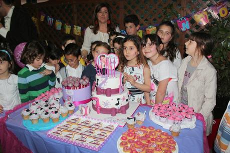 Torta Violetta e sweet table a tema