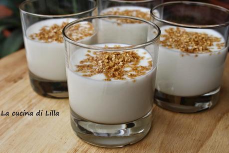 Dolci al cucchiaio: Panna cotta allo yogurt greco e cocco