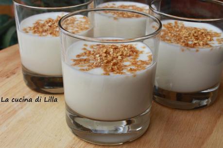 Dolci al cucchiaio: Panna cotta allo yogurt greco e cocco