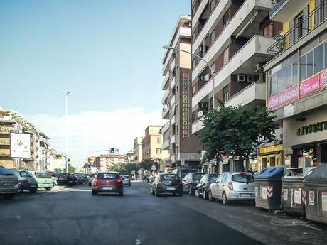 La sosta selvaggia uccide la città, ruba il vostro tempo, rende la vita facile a poche persone e difficilissima a molte. 80 foto per 10km di doppia fila continua da Cinecittà a Ostiense