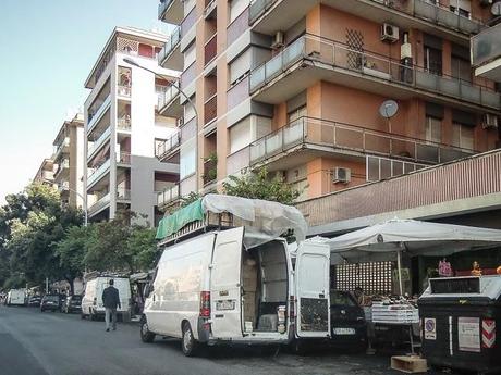 La sosta selvaggia uccide la città, ruba il vostro tempo, rende la vita facile a poche persone e difficilissima a molte. 80 foto per 10km di doppia fila continua da Cinecittà a Ostiense