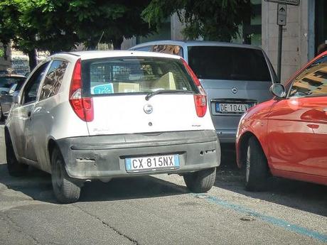 La sosta selvaggia uccide la città, ruba il vostro tempo, rende la vita facile a poche persone e difficilissima a molte. 80 foto per 10km di doppia fila continua da Cinecittà a Ostiense