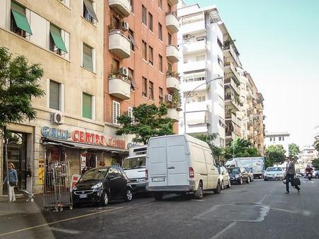 La sosta selvaggia uccide la città, ruba il vostro tempo, rende la vita facile a poche persone e difficilissima a molte. 80 foto per 10km di doppia fila continua da Cinecittà a Ostiense