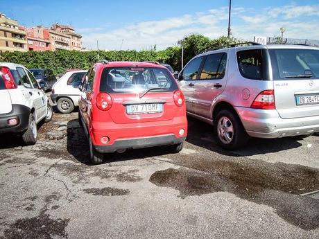 La sosta selvaggia uccide la città, ruba il vostro tempo, rende la vita facile a poche persone e difficilissima a molte. 80 foto per 10km di doppia fila continua da Cinecittà a Ostiense