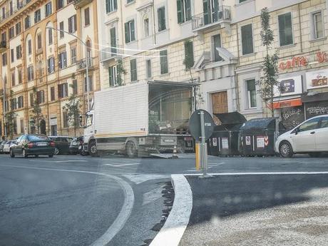 La sosta selvaggia uccide la città, ruba il vostro tempo, rende la vita facile a poche persone e difficilissima a molte. 80 foto per 10km di doppia fila continua da Cinecittà a Ostiense