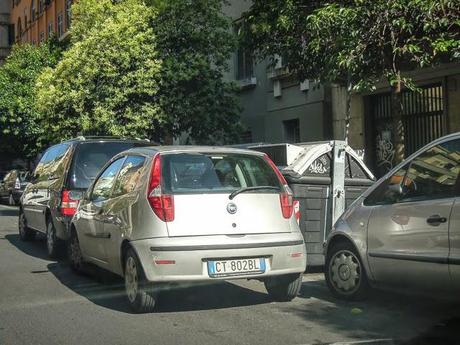La sosta selvaggia uccide la città, ruba il vostro tempo, rende la vita facile a poche persone e difficilissima a molte. 80 foto per 10km di doppia fila continua da Cinecittà a Ostiense