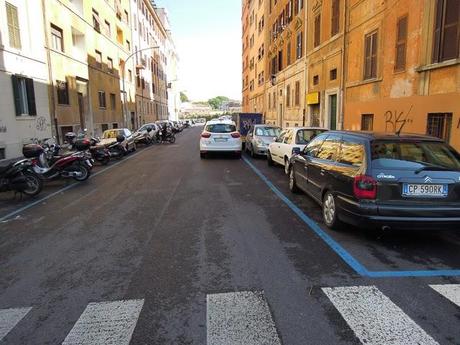 La sosta selvaggia uccide la città, ruba il vostro tempo, rende la vita facile a poche persone e difficilissima a molte. 80 foto per 10km di doppia fila continua da Cinecittà a Ostiense