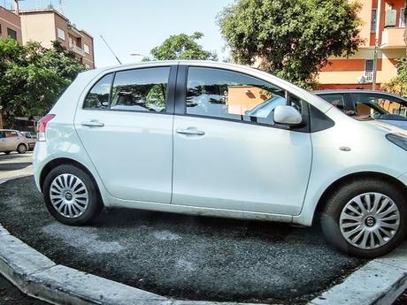 La sosta selvaggia uccide la città, ruba il vostro tempo, rende la vita facile a poche persone e difficilissima a molte. 80 foto per 10km di doppia fila continua da Cinecittà a Ostiense