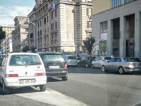 La sosta selvaggia uccide la città, ruba il vostro tempo, rende la vita facile a poche persone e difficilissima a molte. 80 foto per 10km di doppia fila continua da Cinecittà a Ostiense