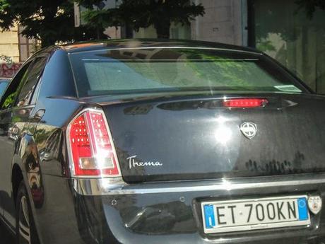 La sosta selvaggia uccide la città, ruba il vostro tempo, rende la vita facile a poche persone e difficilissima a molte. 80 foto per 10km di doppia fila continua da Cinecittà a Ostiense