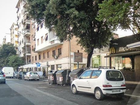 La sosta selvaggia uccide la città, ruba il vostro tempo, rende la vita facile a poche persone e difficilissima a molte. 80 foto per 10km di doppia fila continua da Cinecittà a Ostiense