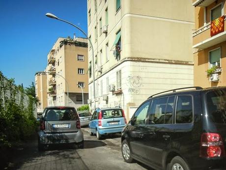 La sosta selvaggia uccide la città, ruba il vostro tempo, rende la vita facile a poche persone e difficilissima a molte. 80 foto per 10km di doppia fila continua da Cinecittà a Ostiense