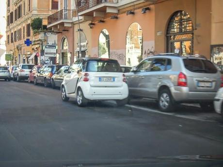 La sosta selvaggia uccide la città, ruba il vostro tempo, rende la vita facile a poche persone e difficilissima a molte. 80 foto per 10km di doppia fila continua da Cinecittà a Ostiense