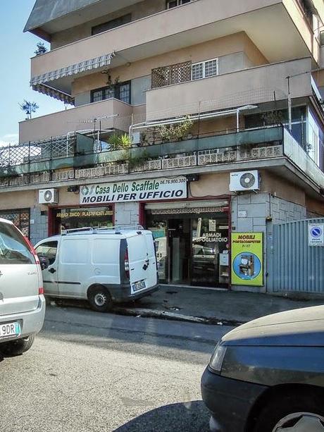 La sosta selvaggia uccide la città, ruba il vostro tempo, rende la vita facile a poche persone e difficilissima a molte. 80 foto per 10km di doppia fila continua da Cinecittà a Ostiense