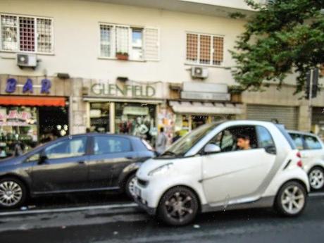 La sosta selvaggia uccide la città, ruba il vostro tempo, rende la vita facile a poche persone e difficilissima a molte. 80 foto per 10km di doppia fila continua da Cinecittà a Ostiense