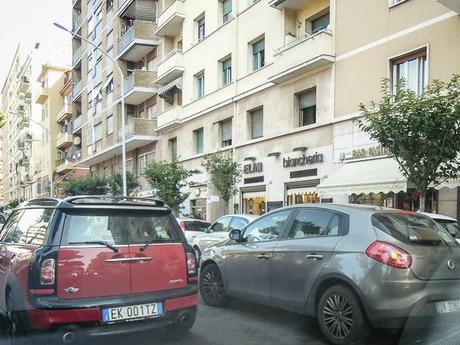 La sosta selvaggia uccide la città, ruba il vostro tempo, rende la vita facile a poche persone e difficilissima a molte. 80 foto per 10km di doppia fila continua da Cinecittà a Ostiense