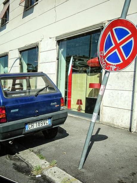 La sosta selvaggia uccide la città, ruba il vostro tempo, rende la vita facile a poche persone e difficilissima a molte. 80 foto per 10km di doppia fila continua da Cinecittà a Ostiense