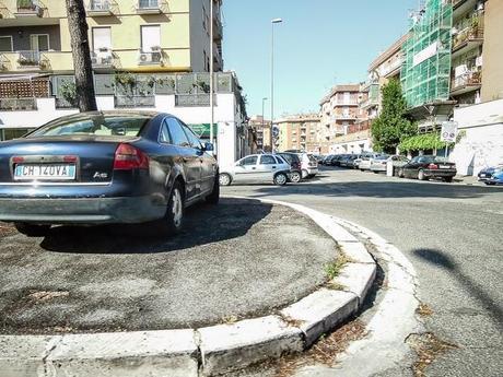 La sosta selvaggia uccide la città, ruba il vostro tempo, rende la vita facile a poche persone e difficilissima a molte. 80 foto per 10km di doppia fila continua da Cinecittà a Ostiense