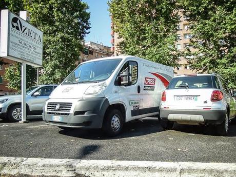 La sosta selvaggia uccide la città, ruba il vostro tempo, rende la vita facile a poche persone e difficilissima a molte. 80 foto per 10km di doppia fila continua da Cinecittà a Ostiense