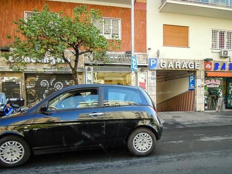 La sosta selvaggia uccide la città, ruba il vostro tempo, rende la vita facile a poche persone e difficilissima a molte. 80 foto per 10km di doppia fila continua da Cinecittà a Ostiense