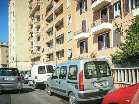 La sosta selvaggia uccide la città, ruba il vostro tempo, rende la vita facile a poche persone e difficilissima a molte. 80 foto per 10km di doppia fila continua da Cinecittà a Ostiense