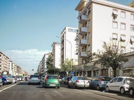 La sosta selvaggia uccide la città, ruba il vostro tempo, rende la vita facile a poche persone e difficilissima a molte. 80 foto per 10km di doppia fila continua da Cinecittà a Ostiense