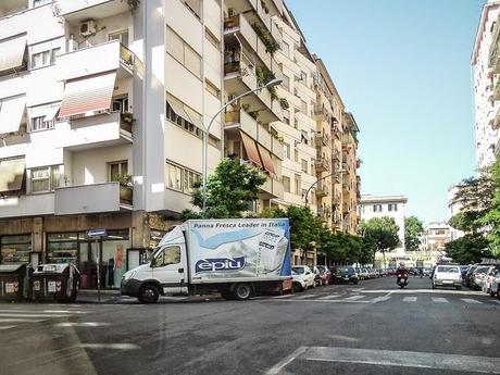 La sosta selvaggia uccide la città, ruba il vostro tempo, rende la vita facile a poche persone e difficilissima a molte. 80 foto per 10km di doppia fila continua da Cinecittà a Ostiense